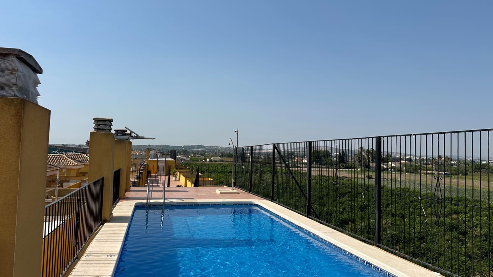 2 soveværelse Bungalow til salg i Daya Nueva med swimmingpool - € 125.000 (Ref: 9184593)