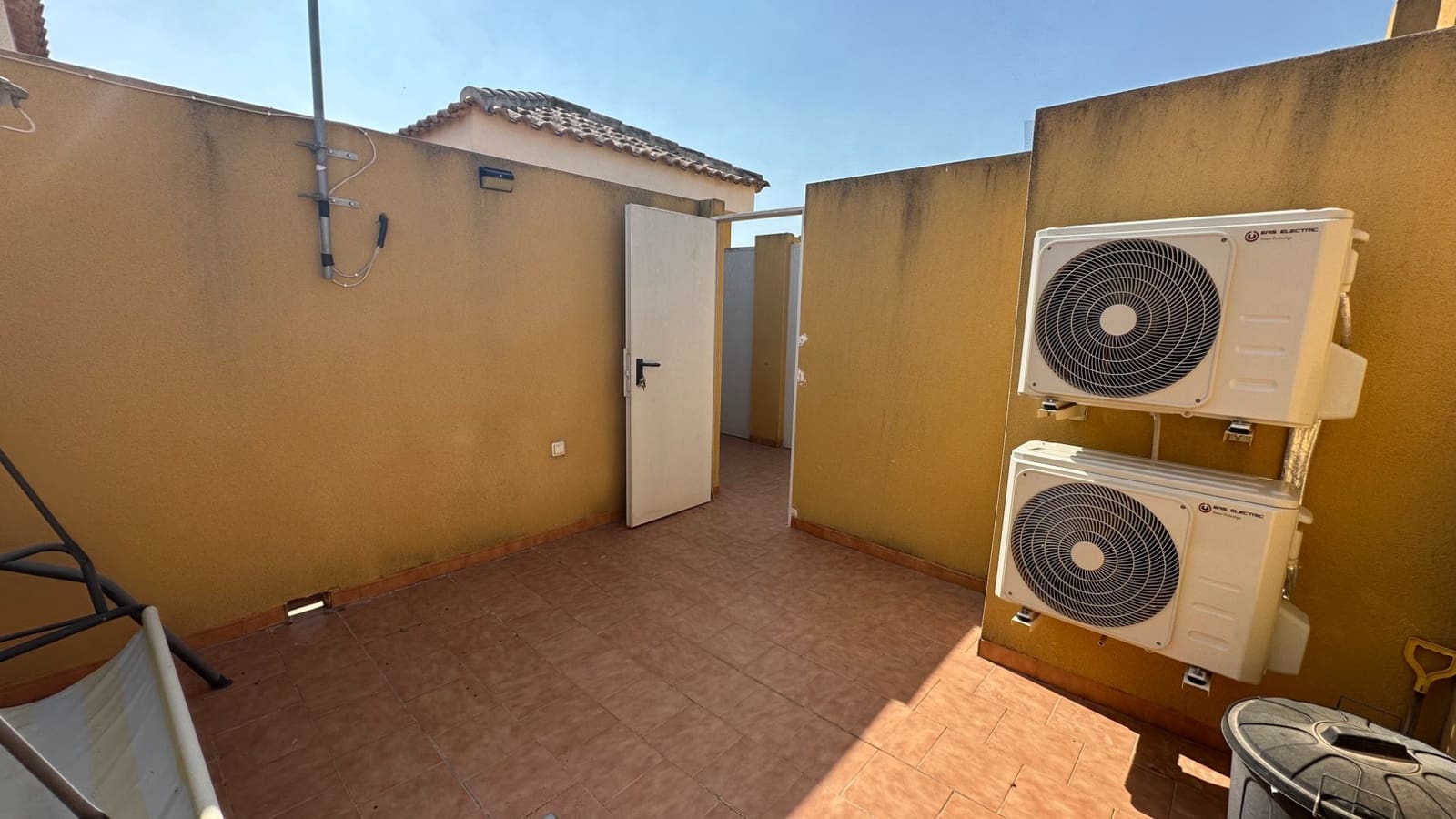 2 soveværelse Bungalow til salg i Daya Nueva med swimmingpool - € 125.000 (Ref: 9184593)