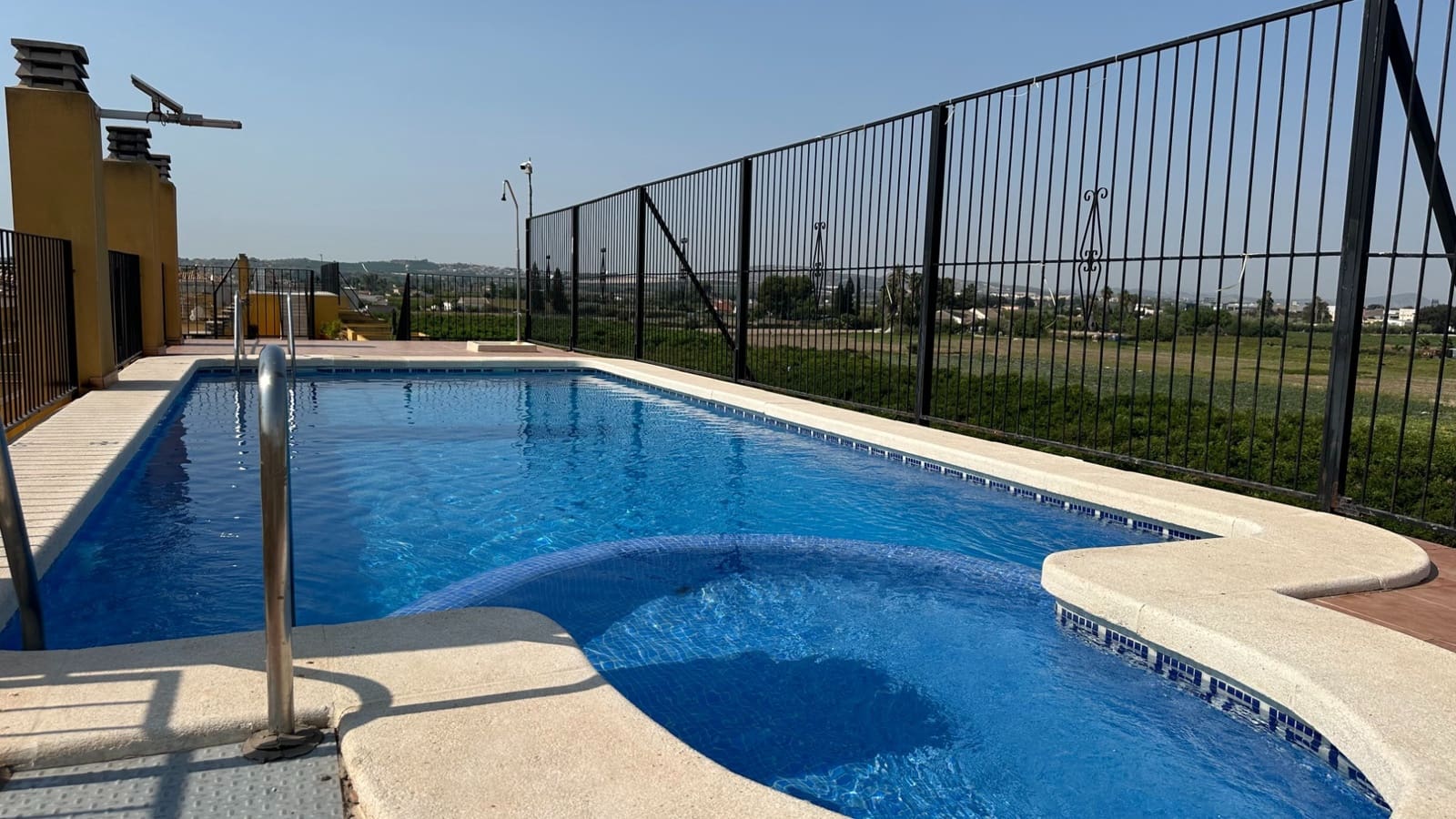 2 soveværelse Bungalow til salg i Daya Nueva med swimmingpool - € 125.000 (Ref: 9184593)