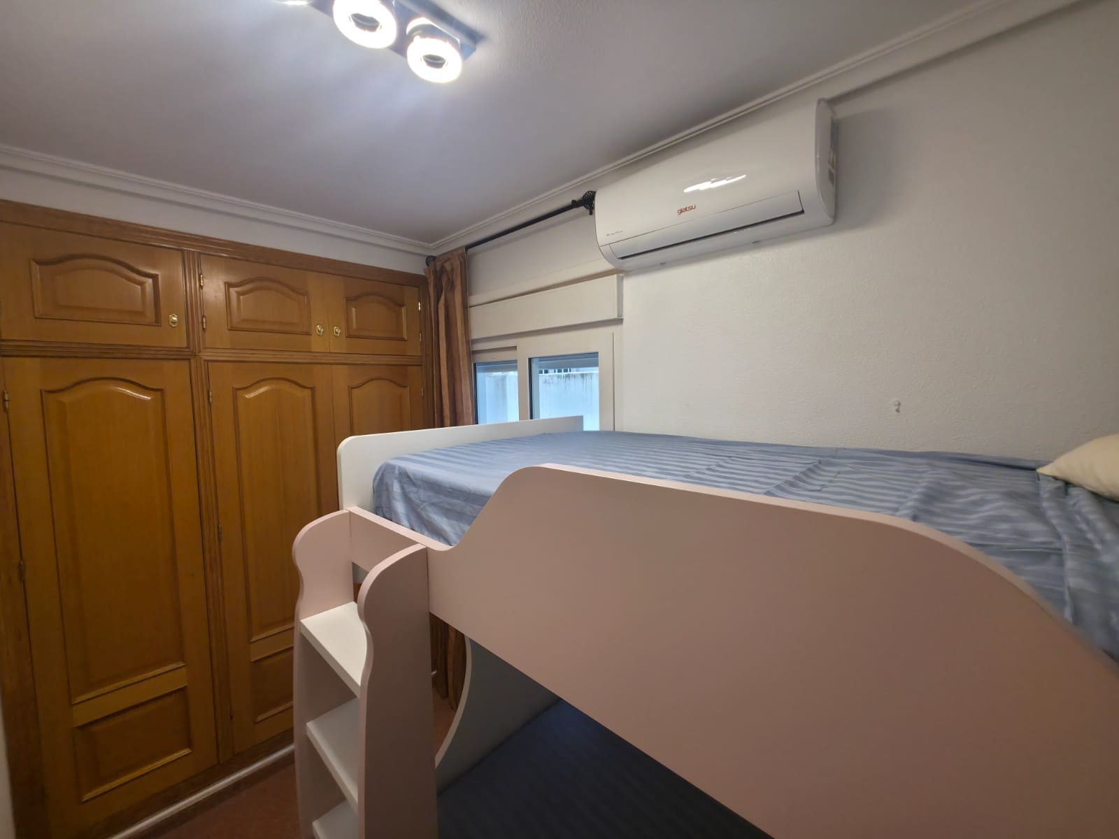 3 makuuhuone Huoneisto myytävänä paikassa Torrevieja mukana uima-altaan - 225 000 € (Ref: 9357697)