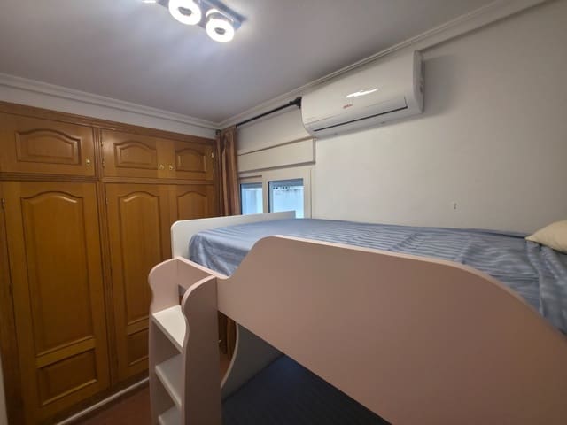 3 makuuhuone Huoneisto myytävänä paikassa Torrevieja mukana uima-altaan - 225 000 € (Ref: 9357697)