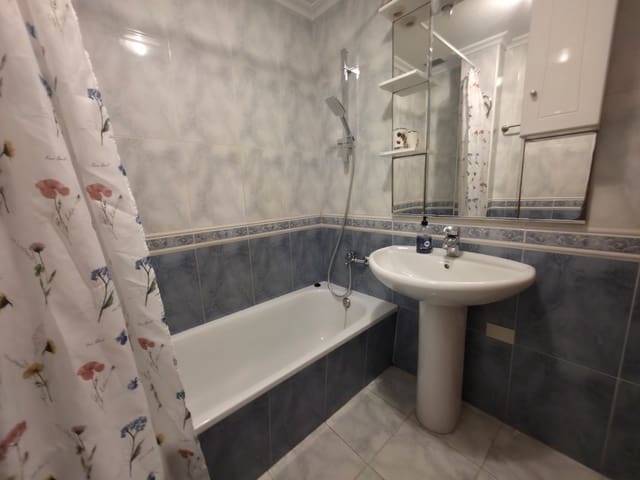 3 makuuhuone Huoneisto myytävänä paikassa Torrevieja mukana uima-altaan - 225 000 € (Ref: 9357697)