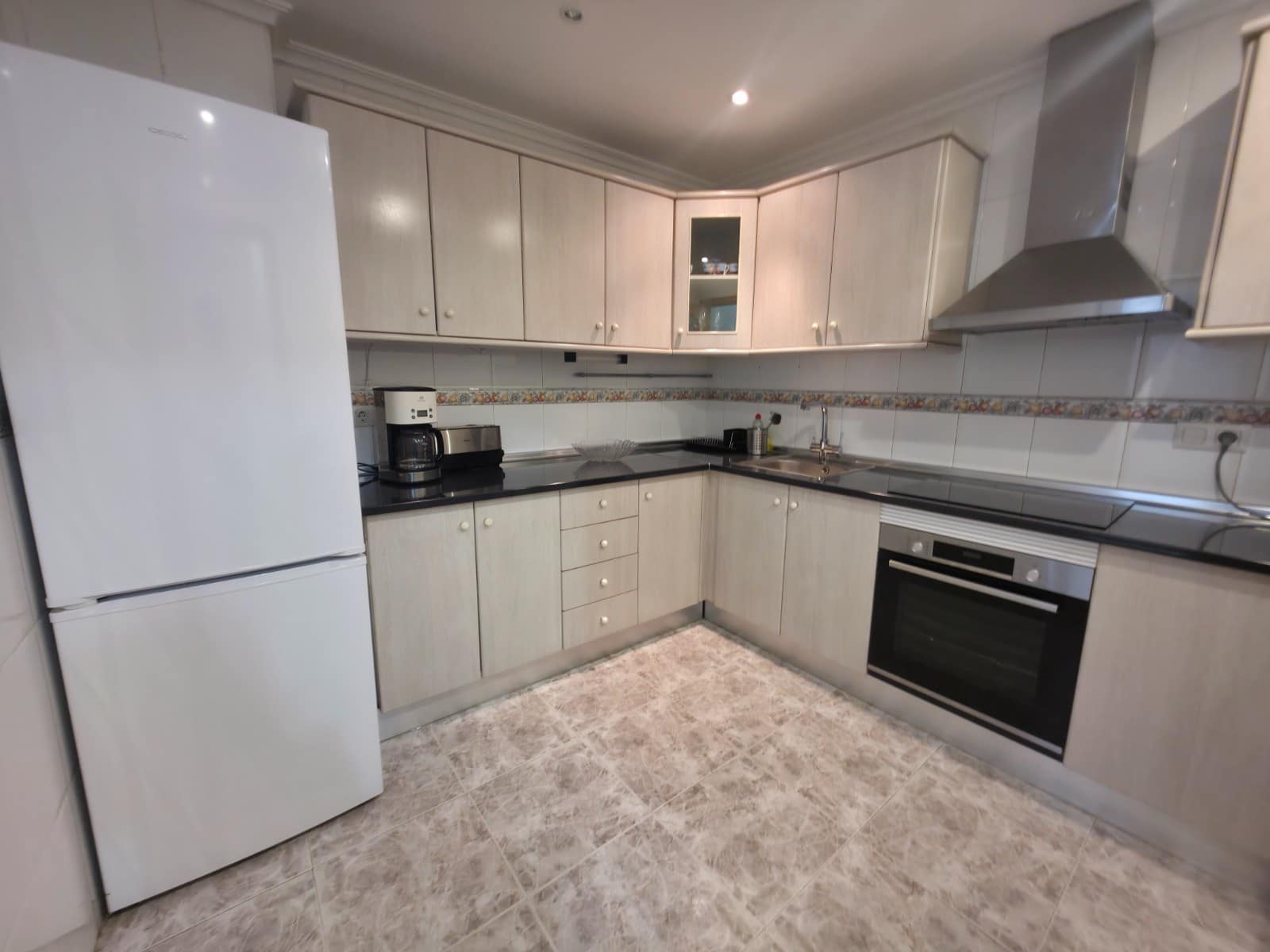 3 makuuhuone Huoneisto myytävänä paikassa Torrevieja mukana uima-altaan - 225 000 € (Ref: 9357697)