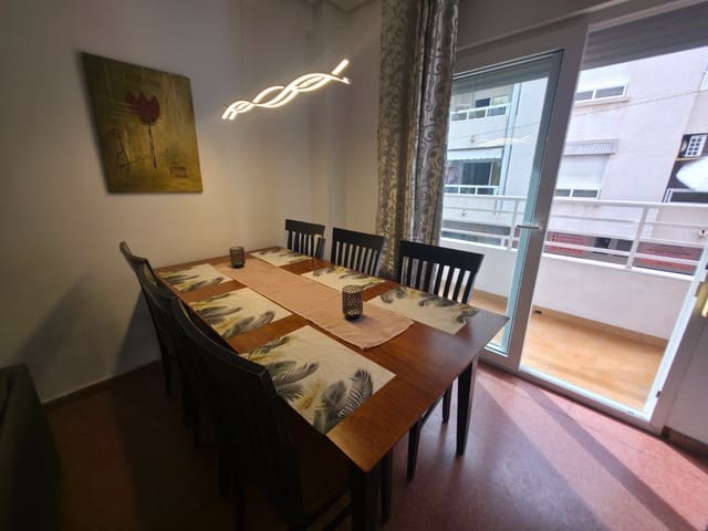 3 makuuhuone Huoneisto myytävänä paikassa Torrevieja mukana uima-altaan - 225 000 € (Ref: 9357697)