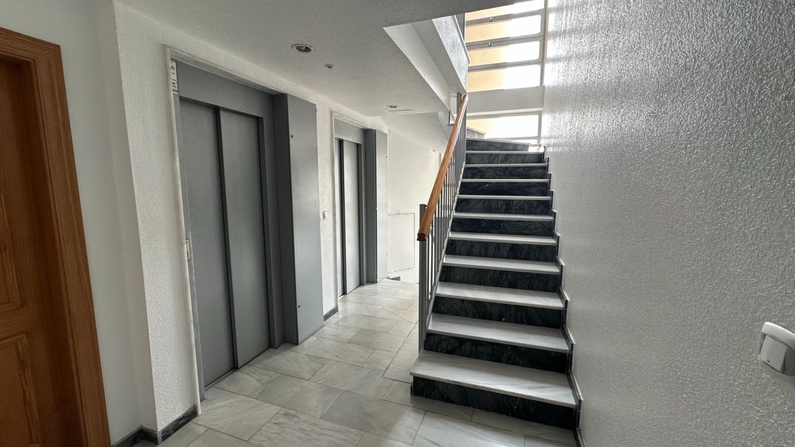 Apartamento de 2 habitaciones en Guardamar del Segura en venta con garaje - 199.000 € (Ref: 9388621)