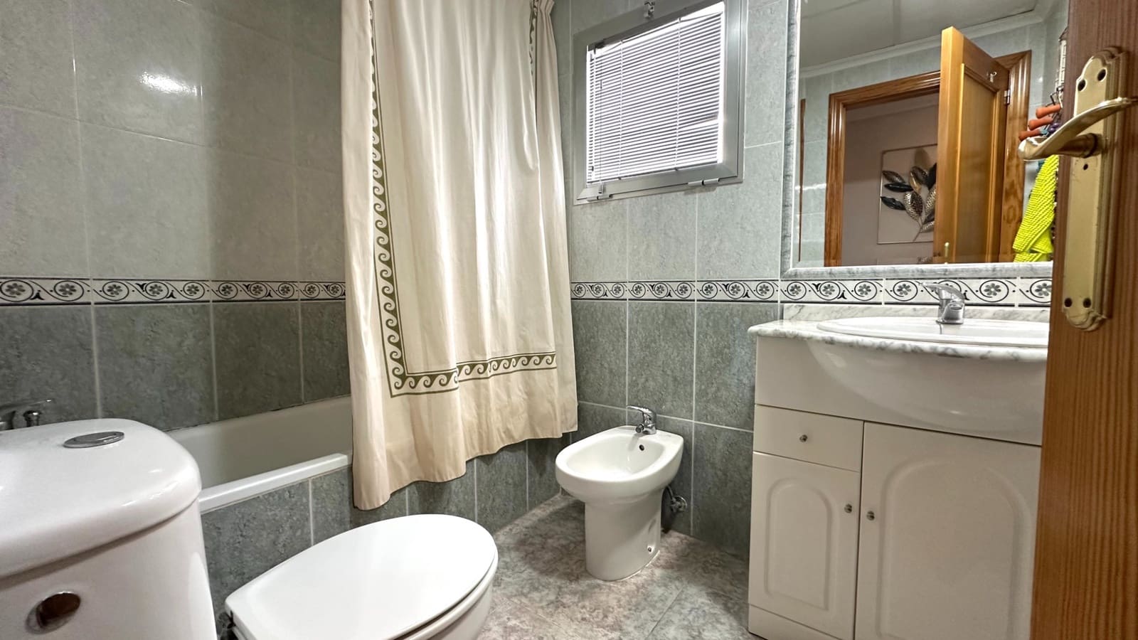 Apartamento de 2 habitaciones en Guardamar del Segura en venta con garaje - 199.000 € (Ref: 9388621)