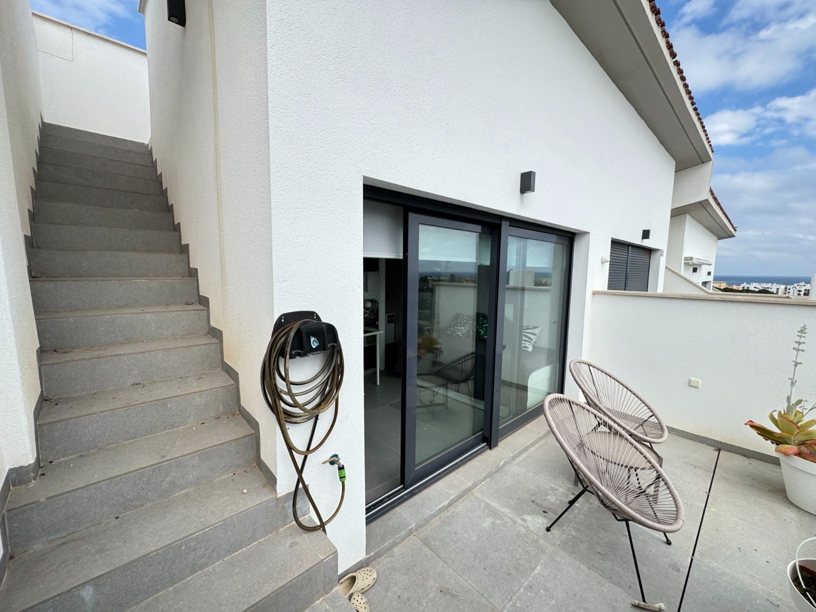 4 makuuhuone Paritalo myytävänä paikassa Guardamar del Segura mukana uima-altaan 
autotalli - 399 000 € (Ref: 9451467)