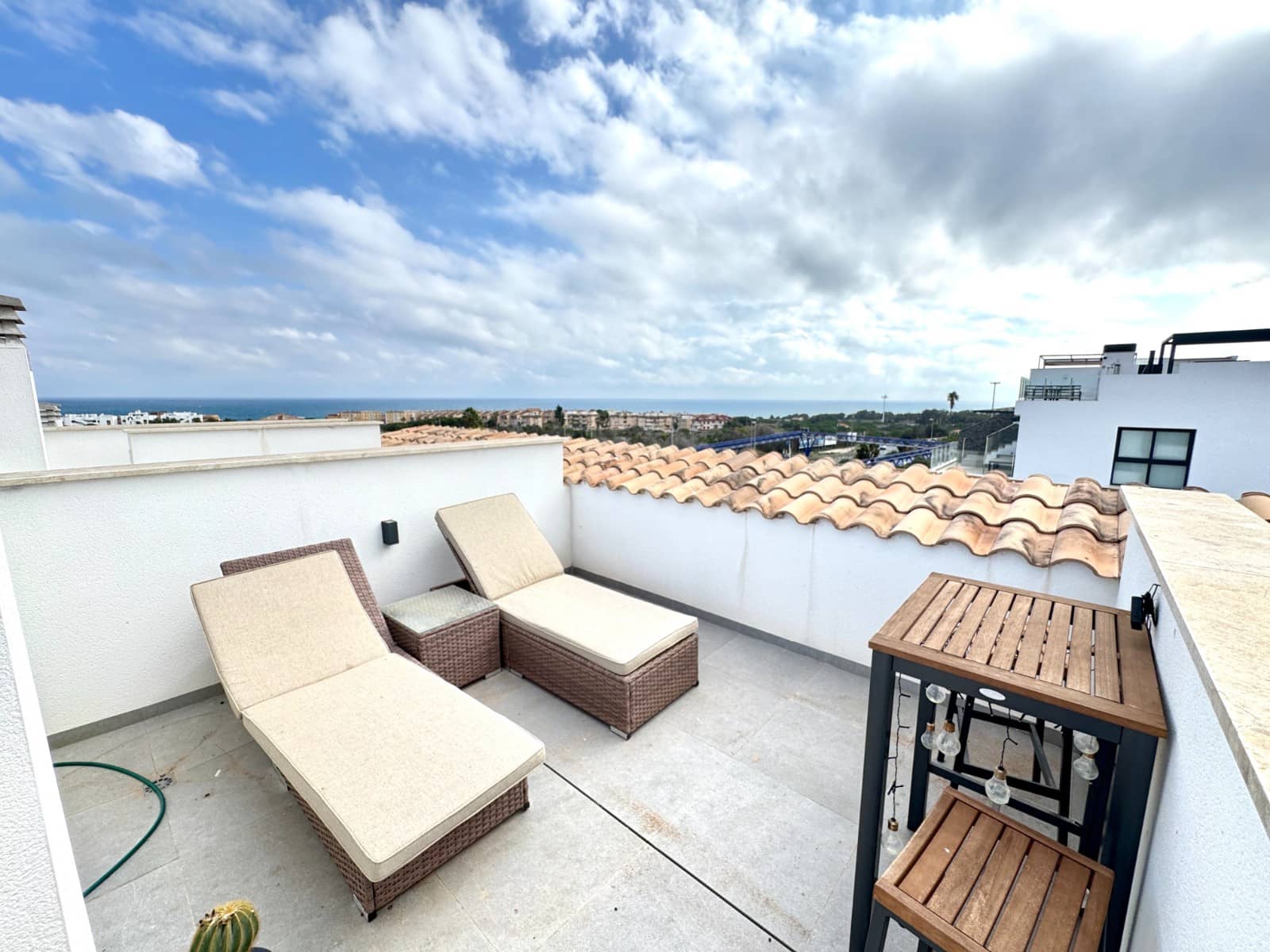 4 makuuhuone Paritalo myytävänä paikassa Guardamar del Segura mukana uima-altaan 
autotalli - 399 000 € (Ref: 9451467)