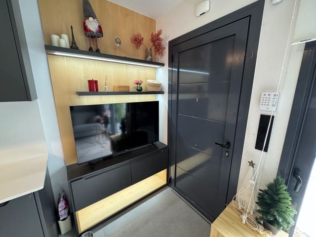 4 soveværelse Semi-Rækkehus til salg i Los Secanos, Guardamar del Segura med swimmingpool garage - € 399.000 (Ref: 9451467)