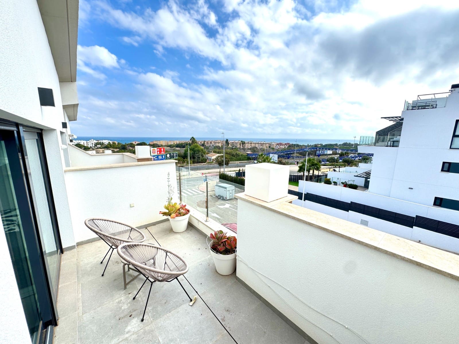 4 makuuhuone Paritalo myytävänä paikassa Guardamar del Segura mukana uima-altaan 
autotalli - 399 000 € (Ref: 9451467)