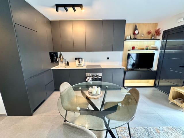 4 soveværelse Semi-Rækkehus til salg i Los Secanos, Guardamar del Segura med swimmingpool garage - € 399.000 (Ref: 9451467)