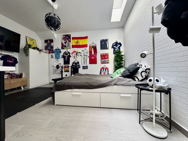 4 soveværelse Semi-Rækkehus til salg i Los Secanos, Guardamar del Segura med swimmingpool garage - € 399.000 (Ref: 9451467)