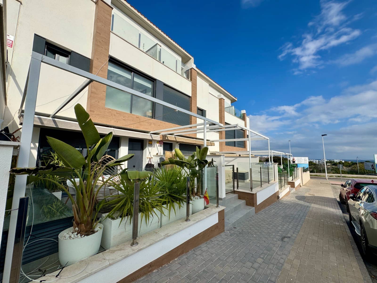 4 makuuhuone Paritalo myytävänä paikassa Guardamar del Segura mukana uima-altaan 
autotalli - 399 000 € (Ref: 9451467)