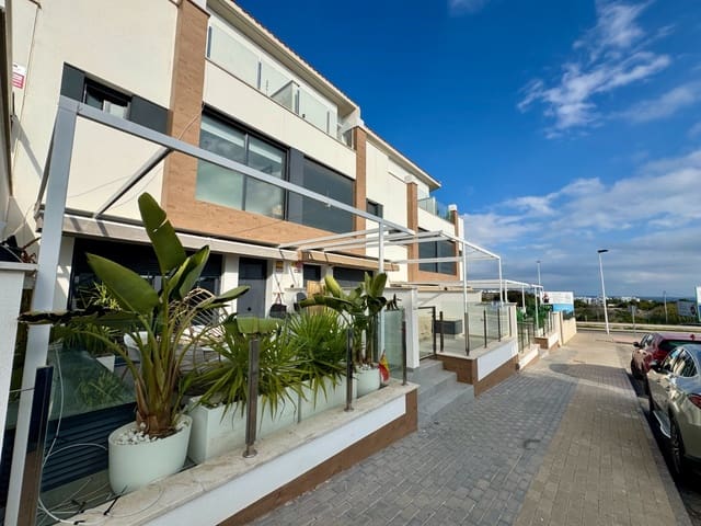 4 soveværelse Semi-Rækkehus til salg i Los Secanos, Guardamar del Segura med swimmingpool garage - € 399.000 (Ref: 9451467)