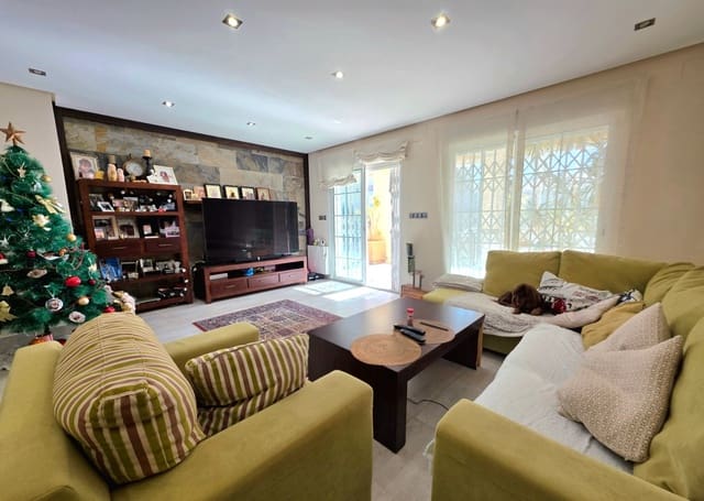 Chalet de 5 habitaciones en Cabo Cervera, Torrevieja en venta con piscina - 739.900 € (Ref: 9503938)