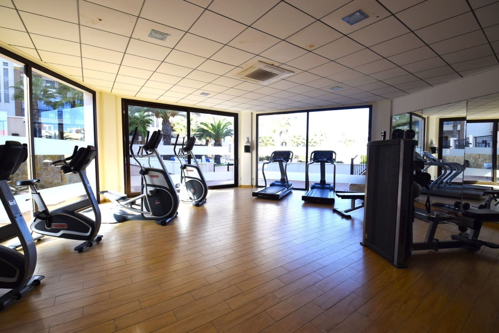 2 sypialnia Penthouse na sprzedaż w Guardamar del Segura z basenem - 470 000 € (Ref: 9528972)