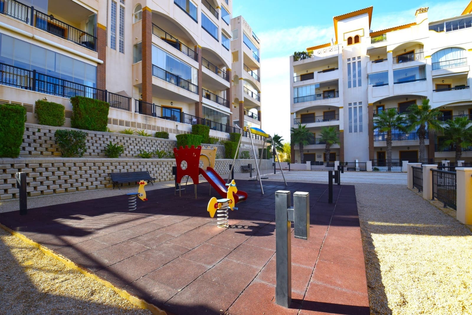 2 quarto Apartamento para venda em Guardamar del Segura com piscina - 299 000 € (Ref: 9536310)