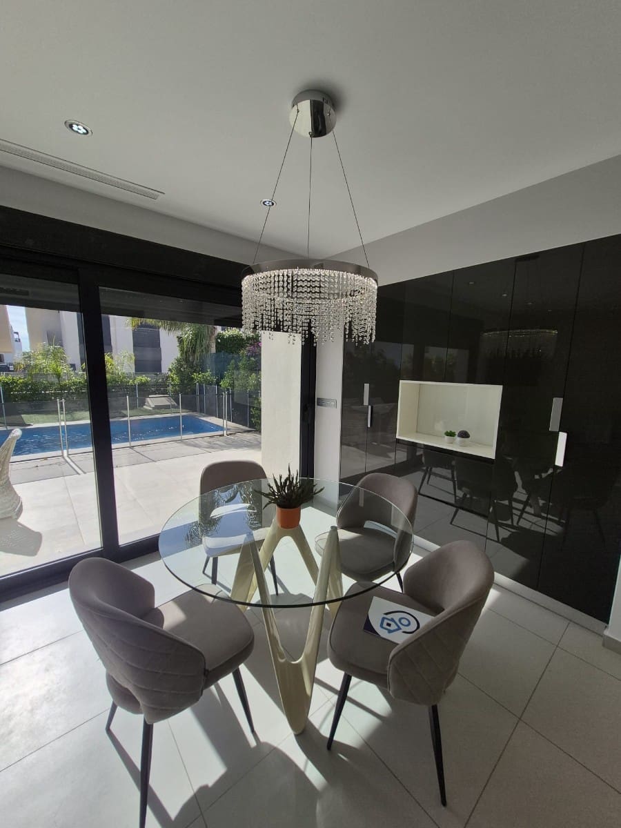 Adosado de 3 habitaciones en Ciudad Quesada en venta con piscina garaje - 459.000 € (Ref: 9669282)