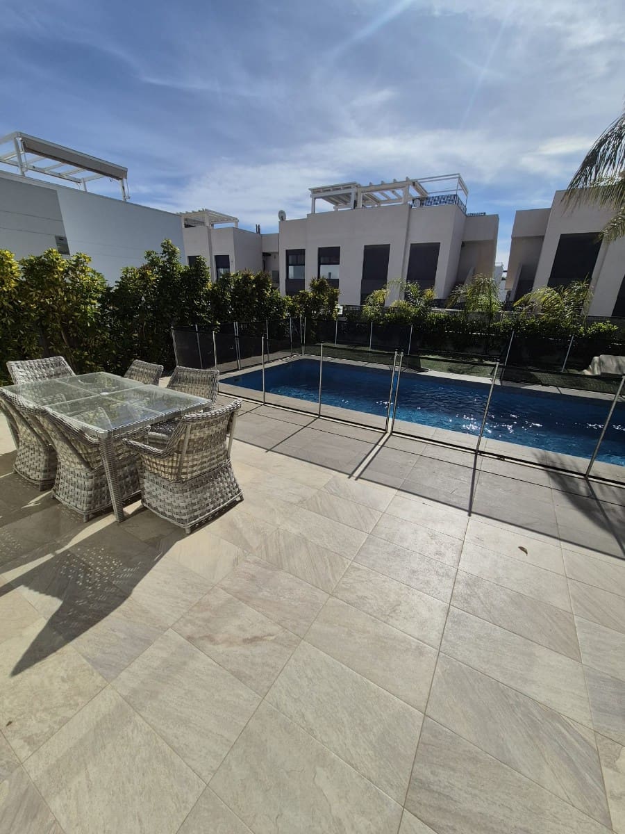 Adosado de 3 habitaciones en Ciudad Quesada en venta con piscina garaje - 459.000 € (Ref: 9669282)