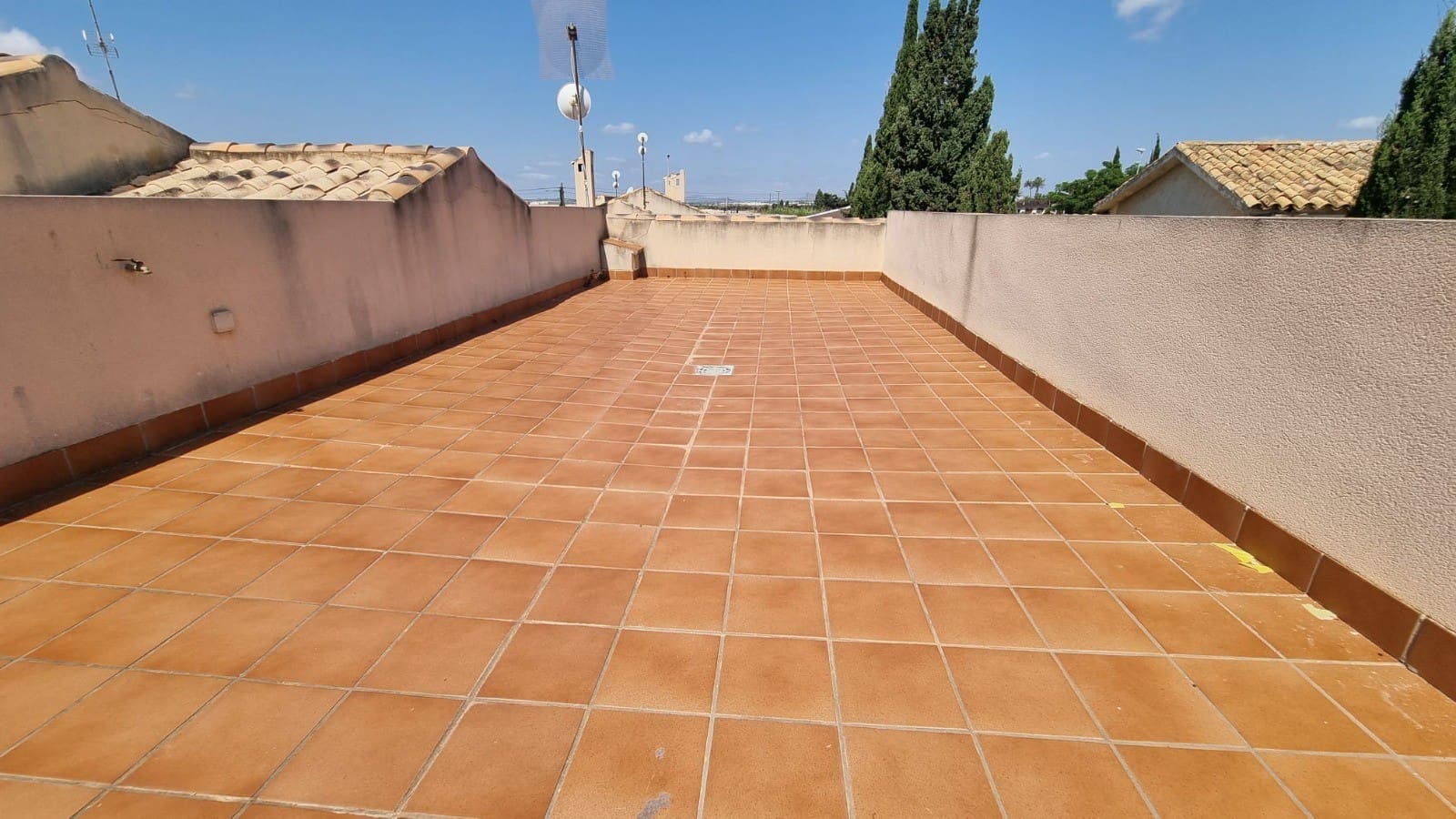 3 soverom Kjedet enebolig til salgs i Guardamar del Segura med svømmebasseng - € 225 000 (Ref: 9669458)