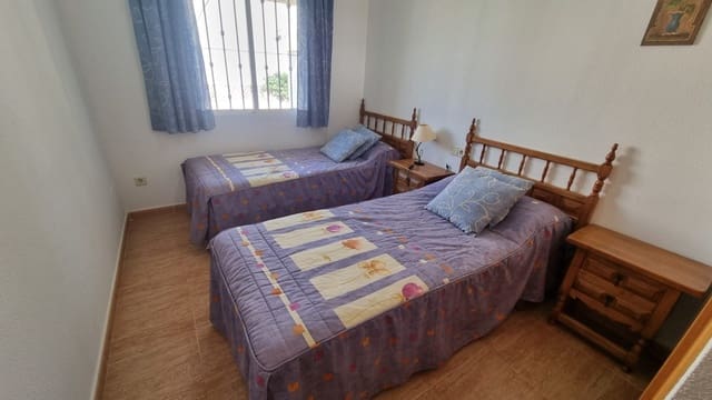 3 soverom Kjedet enebolig til salgs i El Moncayo - El Pòrtic, Guardamar del Segura med svømmebasseng - € 225 000 (Ref: 9669458)