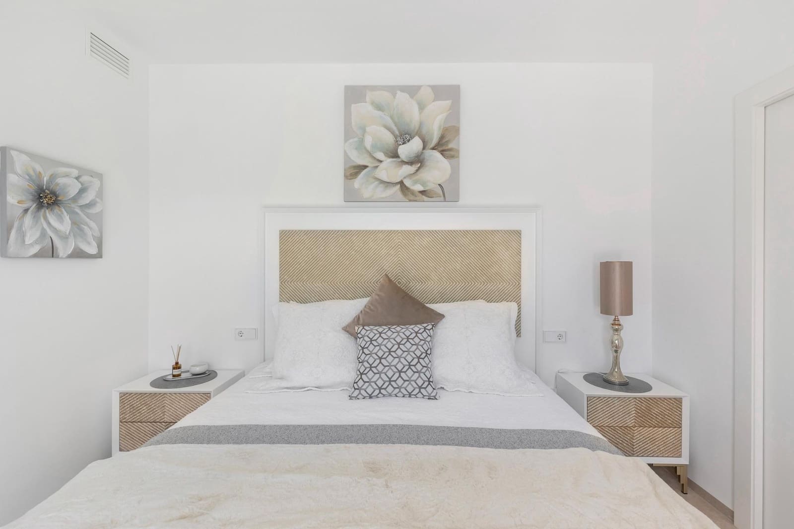 3 slaapkamer Villa te koop in Los Alcazares met zwembad - € 489.000 (Ref: 9744234)