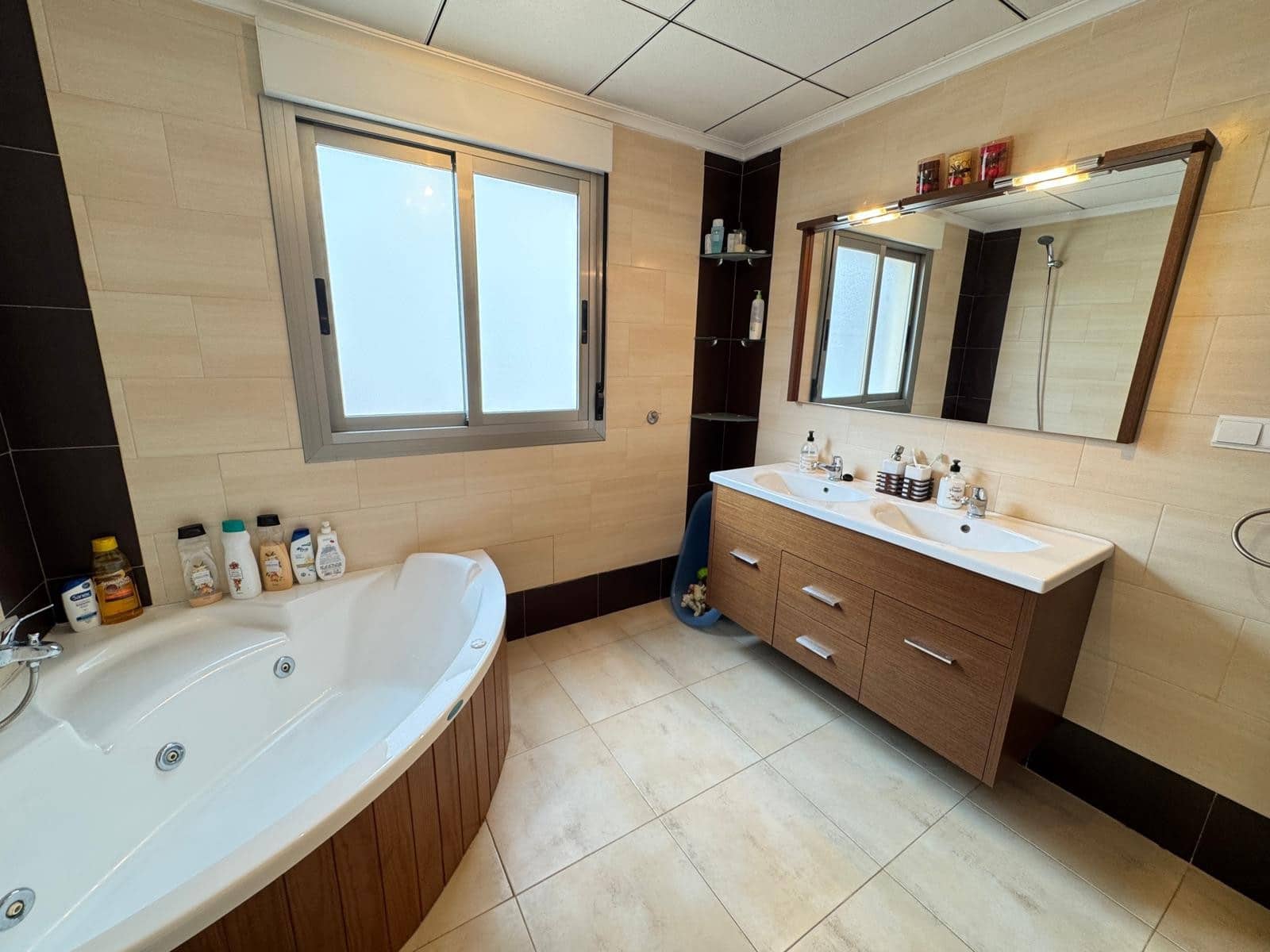 3 slaapkamer Rijtjeshuis te koop in Guardamar del Segura met zwembad garage - € 245.000 (Ref: 9772484)