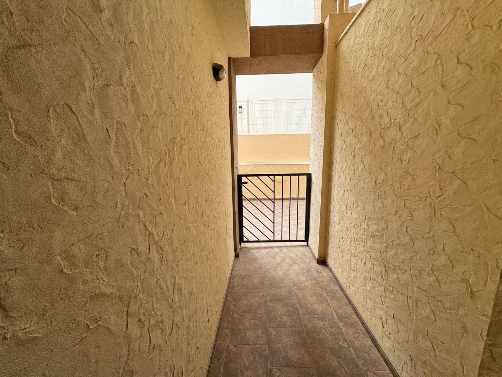 3 slaapkamer Rijtjeshuis te koop in Guardamar del Segura met zwembad garage - € 245.000 (Ref: 9772484)