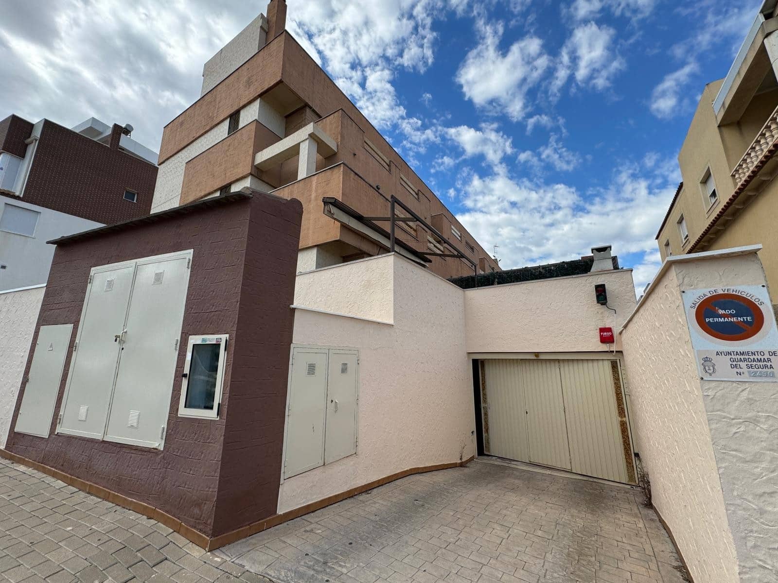 3 slaapkamer Rijtjeshuis te koop in Guardamar del Segura met zwembad garage - € 245.000 (Ref: 9772484)
