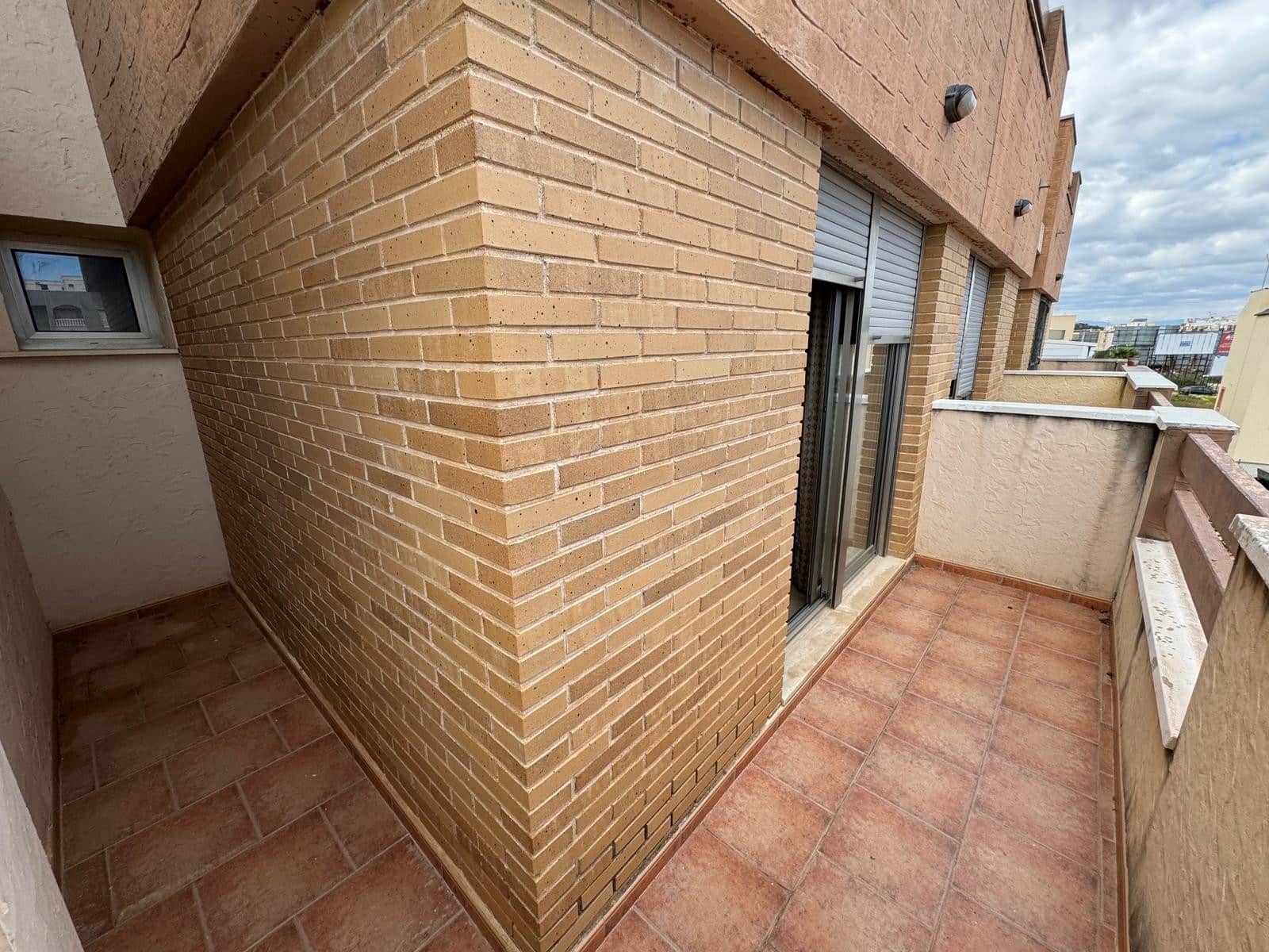 3 slaapkamer Rijtjeshuis te koop in Guardamar del Segura met zwembad garage - € 245.000 (Ref: 9772484)