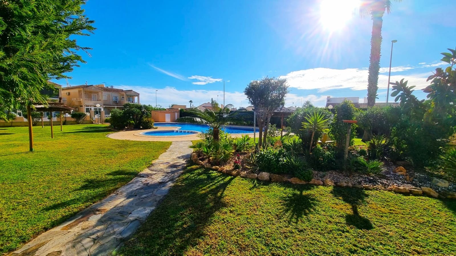 2 quarto Moradia em Banda para venda em La Zenia com piscina - 176 000 € (Ref: 9808937)