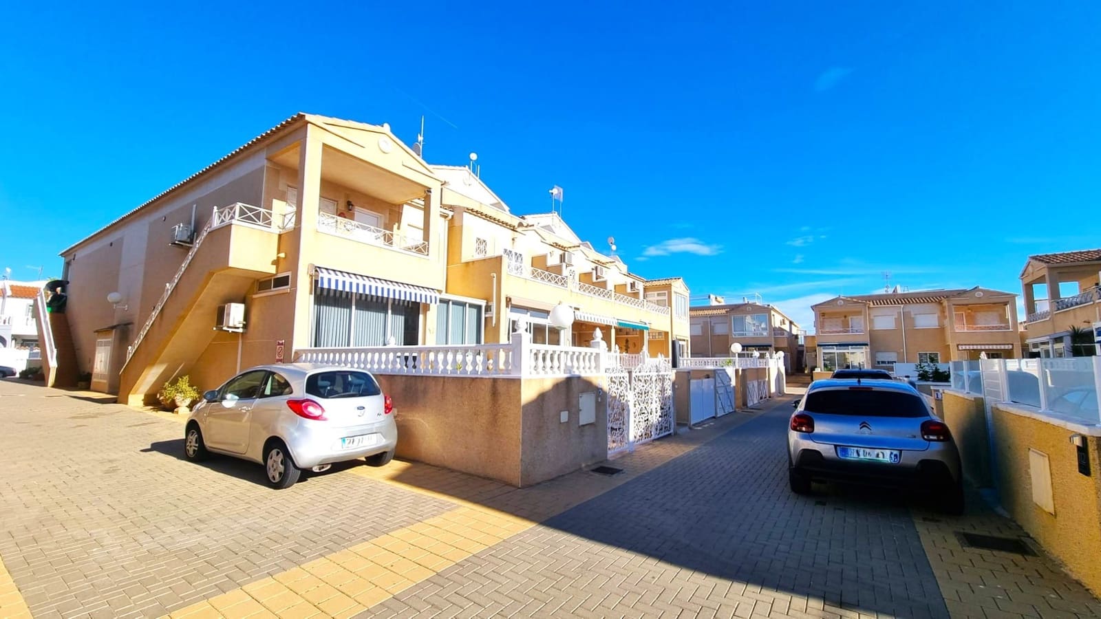 2 quarto Moradia em Banda para venda em La Zenia com piscina - 176 000 € (Ref: 9808937)