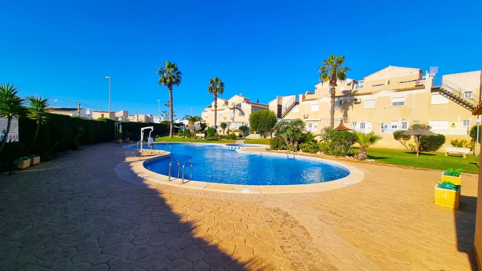2 quarto Moradia em Banda para venda em La Zenia com piscina - 176 000 € (Ref: 9808937)