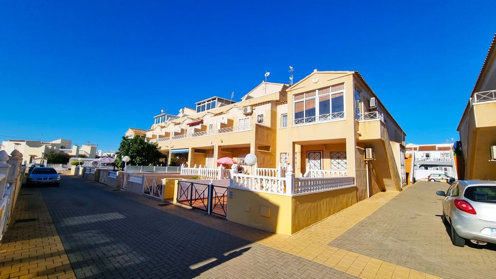 2 quarto Moradia em Banda para venda em La Zenia com piscina - 176 000 € (Ref: 9808937)