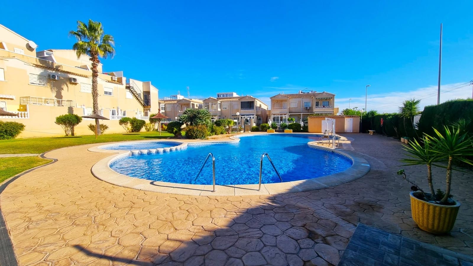 2 quarto Moradia em Banda para venda em La Zenia com piscina - 176 000 € (Ref: 9808937)