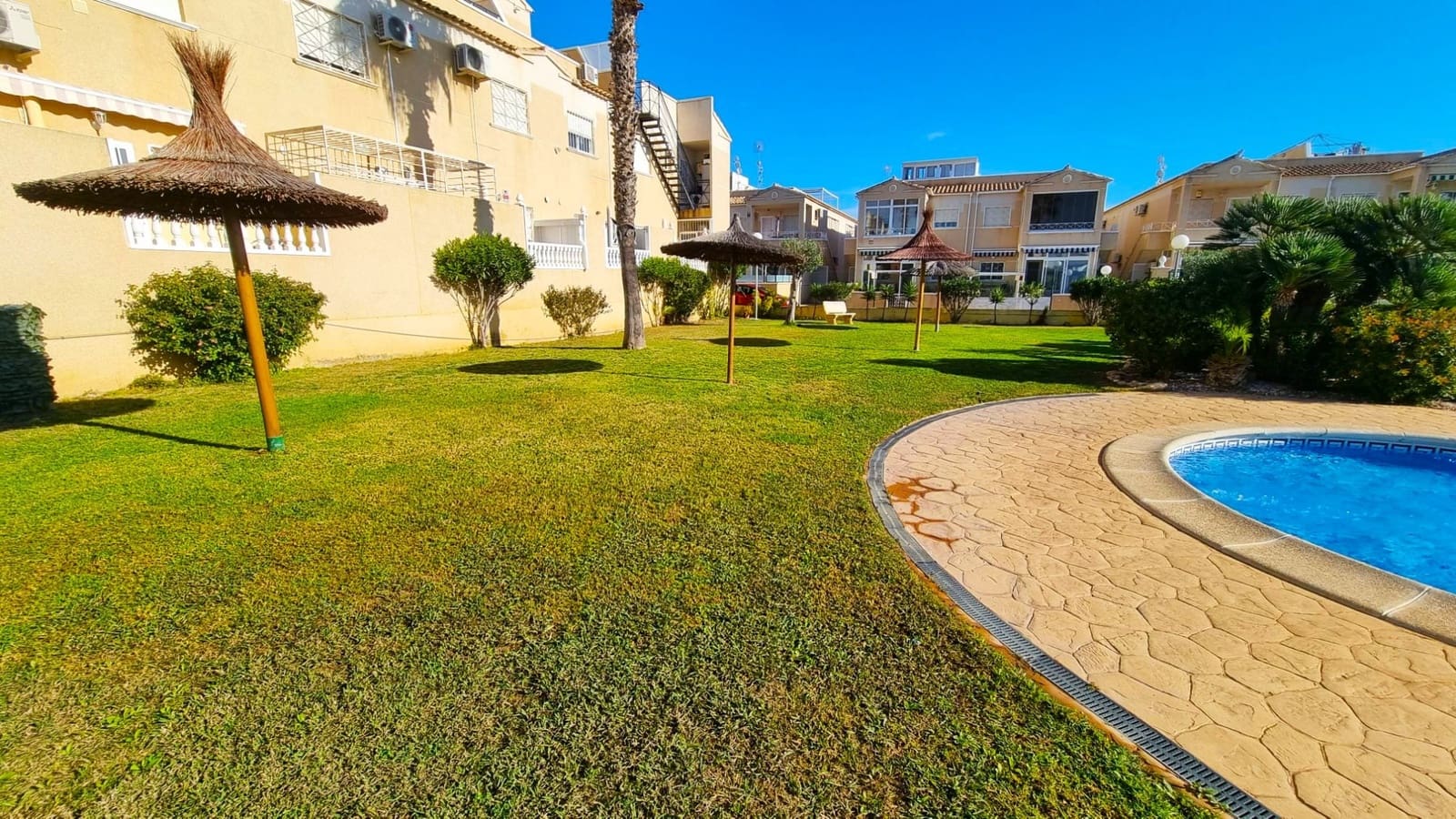 2 quarto Moradia em Banda para venda em La Zenia com piscina - 176 000 € (Ref: 9808937)