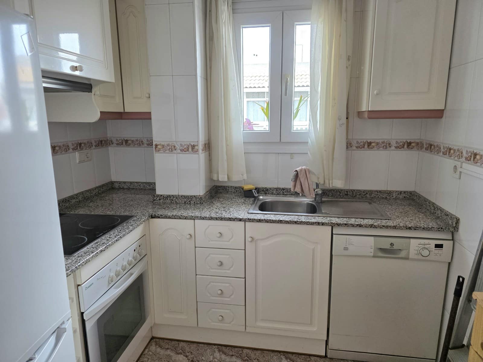 Ático de 3 habitaciones en Torrevieja en venta - 190.000 € (Ref: 9833053)