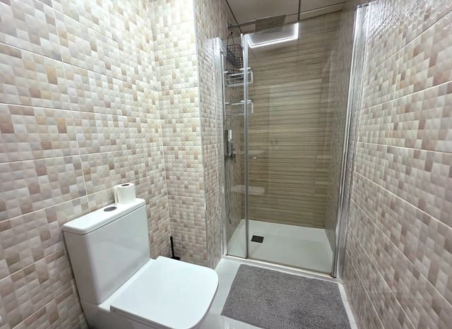 2 Zimmer Apartment zu verkaufen in Torrevieja mit Pool - 300.000 € (Ref: 9833054)