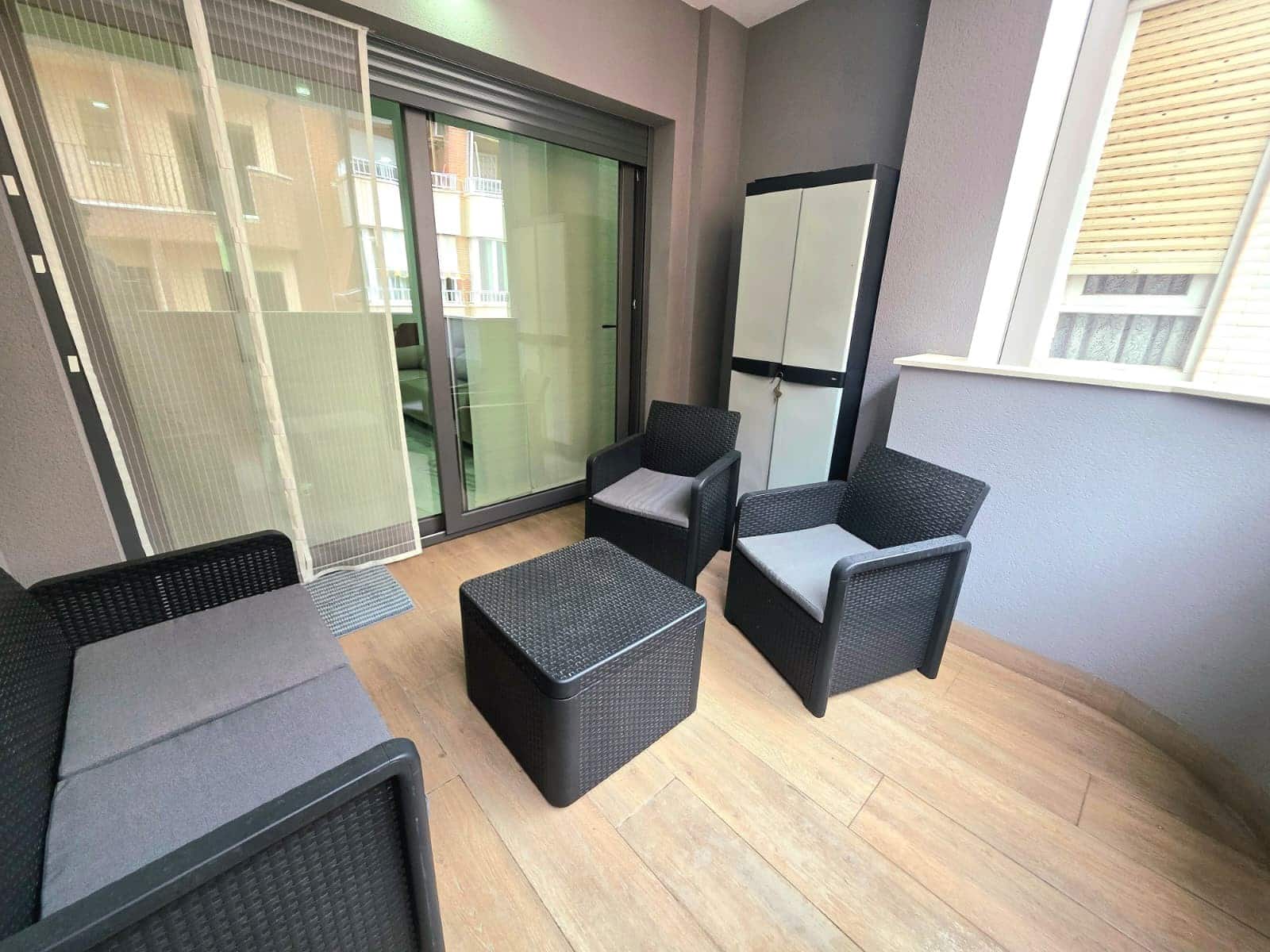 2 Zimmer Apartment zu verkaufen in Torrevieja mit Pool - 300.000 € (Ref: 9833054)