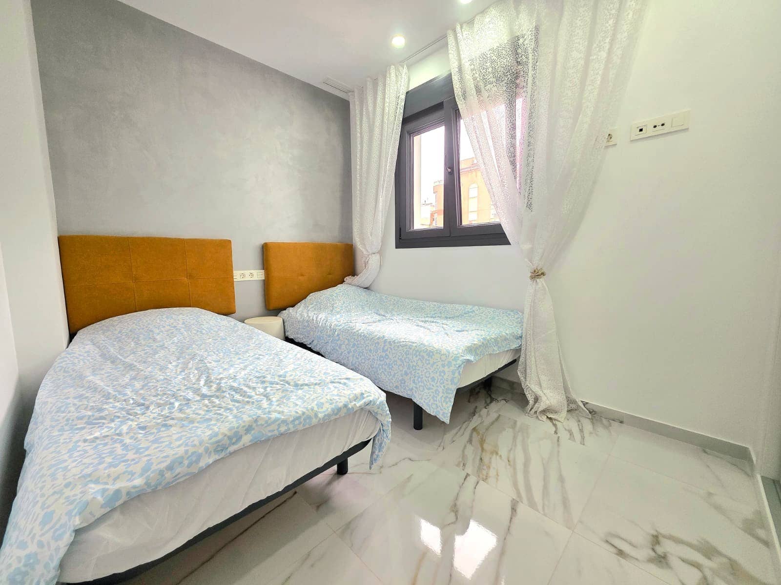 2 Zimmer Apartment zu verkaufen in Torrevieja mit Pool - 300.000 € (Ref: 9833054)