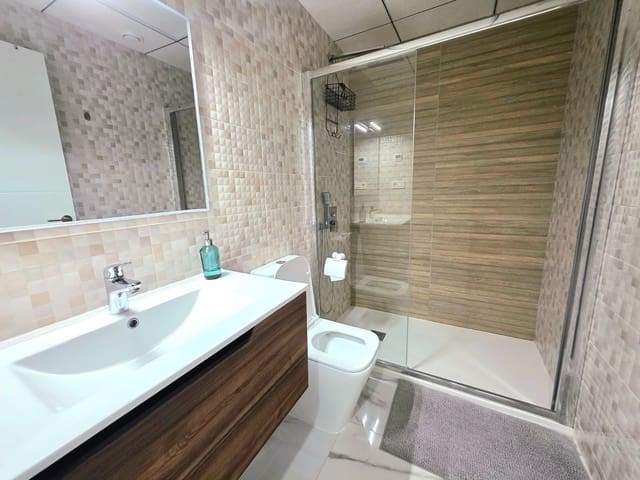 2 Zimmer Apartment zu verkaufen in Torrevieja mit Pool - 300.000 € (Ref: 9833054)