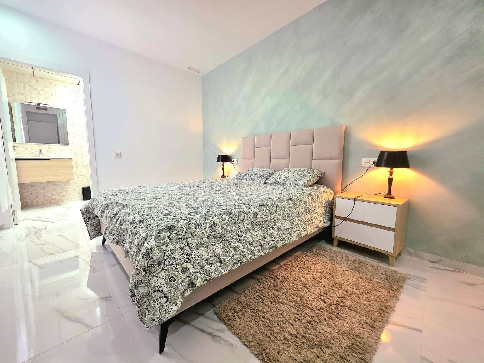 2 Zimmer Apartment zu verkaufen in Torrevieja mit Pool - 300.000 € (Ref: 9833054)