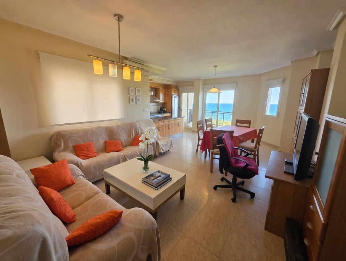 Ático de 2 habitaciones en Guardamar del Segura en venta - 235.000 € (Ref: 9872775)