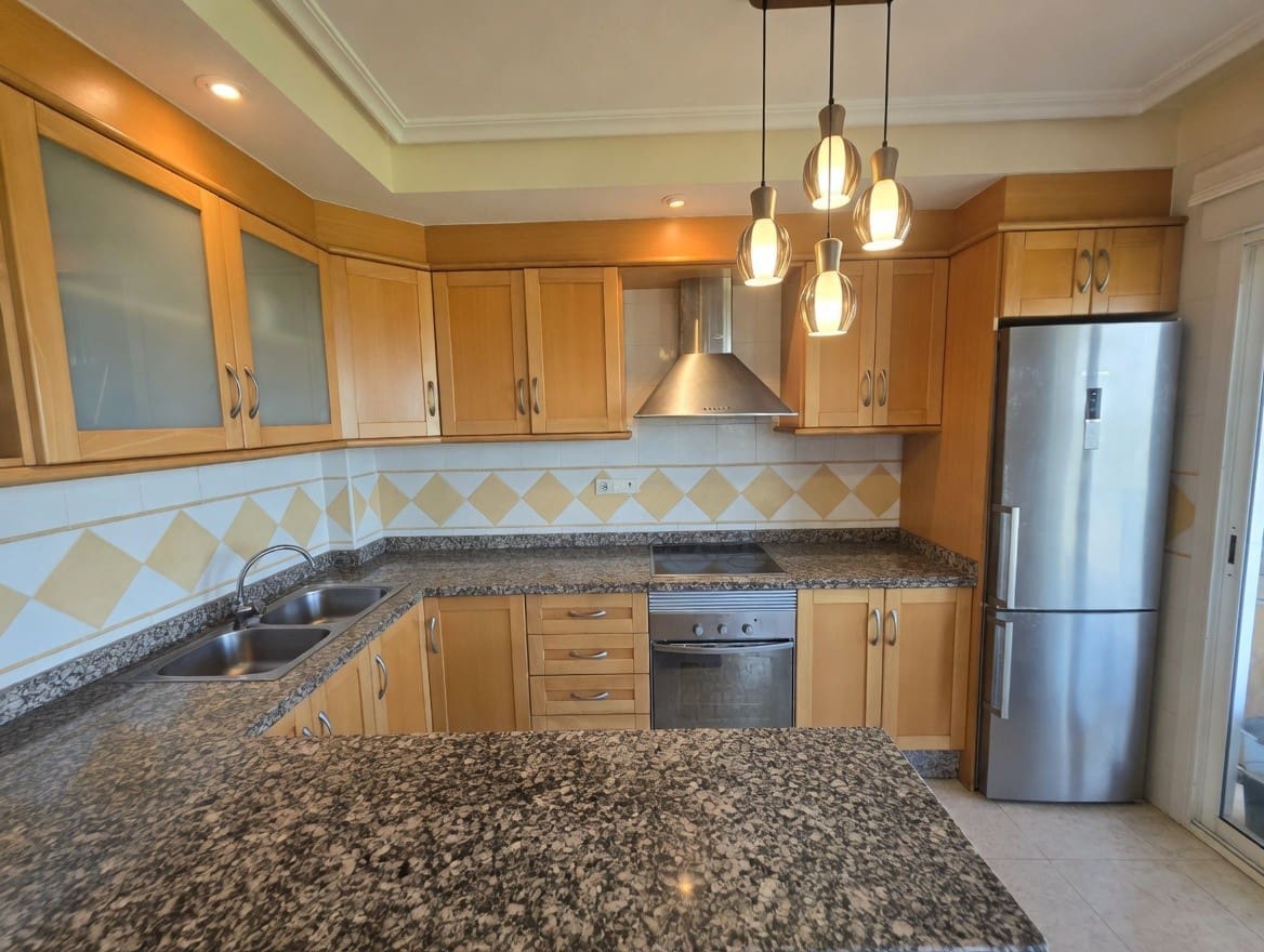 Ático de 2 habitaciones en Guardamar del Segura en venta - 235.000 € (Ref: 9872775)