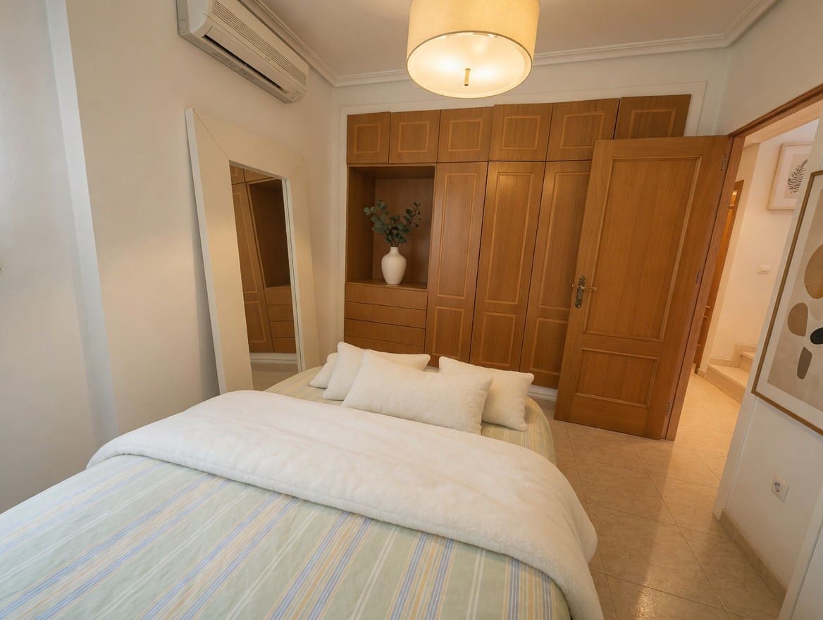 Ático de 2 habitaciones en Guardamar del Segura en venta - 235.000 € (Ref: 9872775)