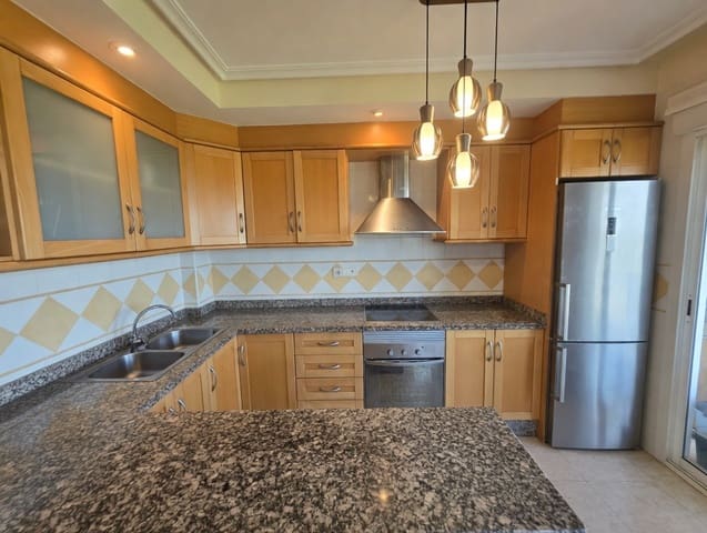 Ático de 2 habitaciones en Guardamar del Segura en venta - 235.000 € (Ref: 9872775)