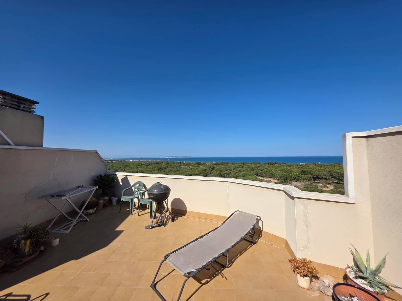 Ático de 2 habitaciones en Guardamar del Segura en venta - 235.000 € (Ref: 9872775)