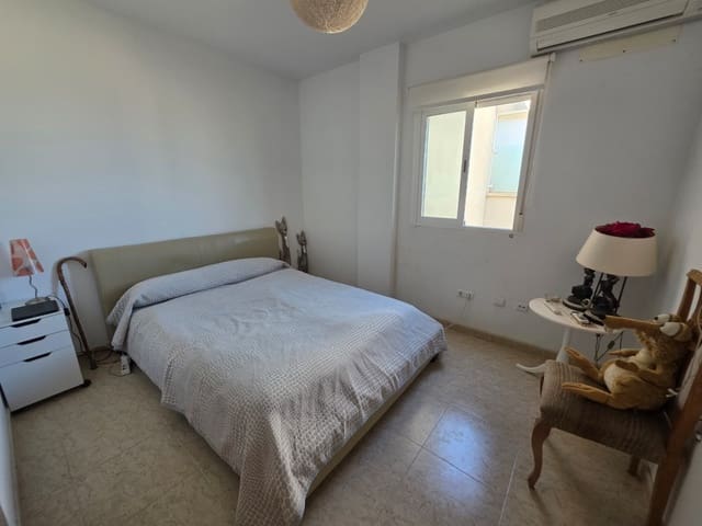 Ático de 2 habitaciones en Guardamar del Segura en venta - 235.000 € (Ref: 9872775)