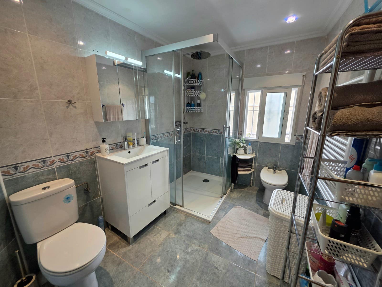 5 makuuhuone Huvila myytävänä paikassa La Marina mukana uima-altaan - 338 000 € (Ref: 9883404)