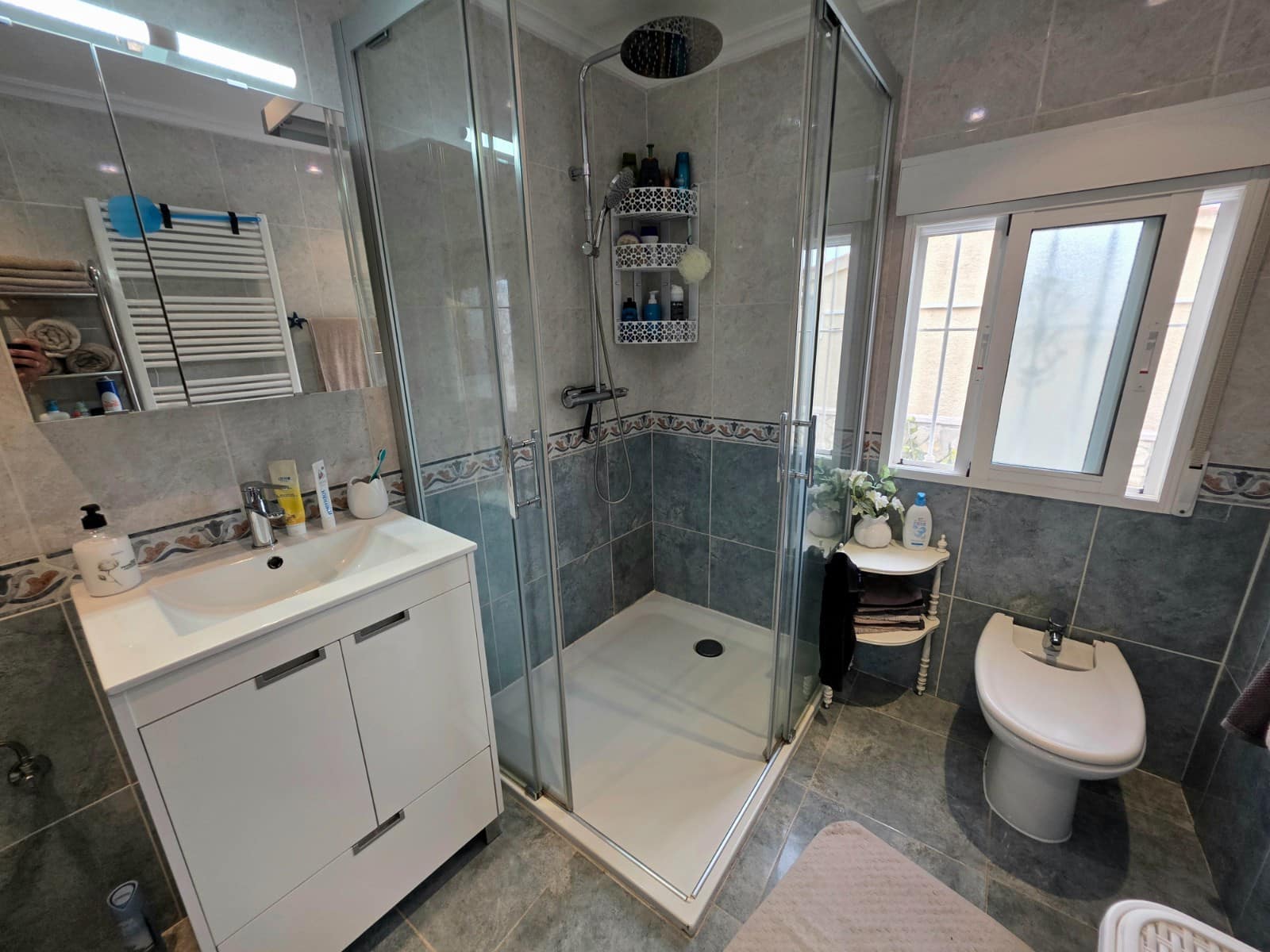 5 makuuhuone Huvila myytävänä paikassa La Marina mukana uima-altaan - 338 000 € (Ref: 9883404)